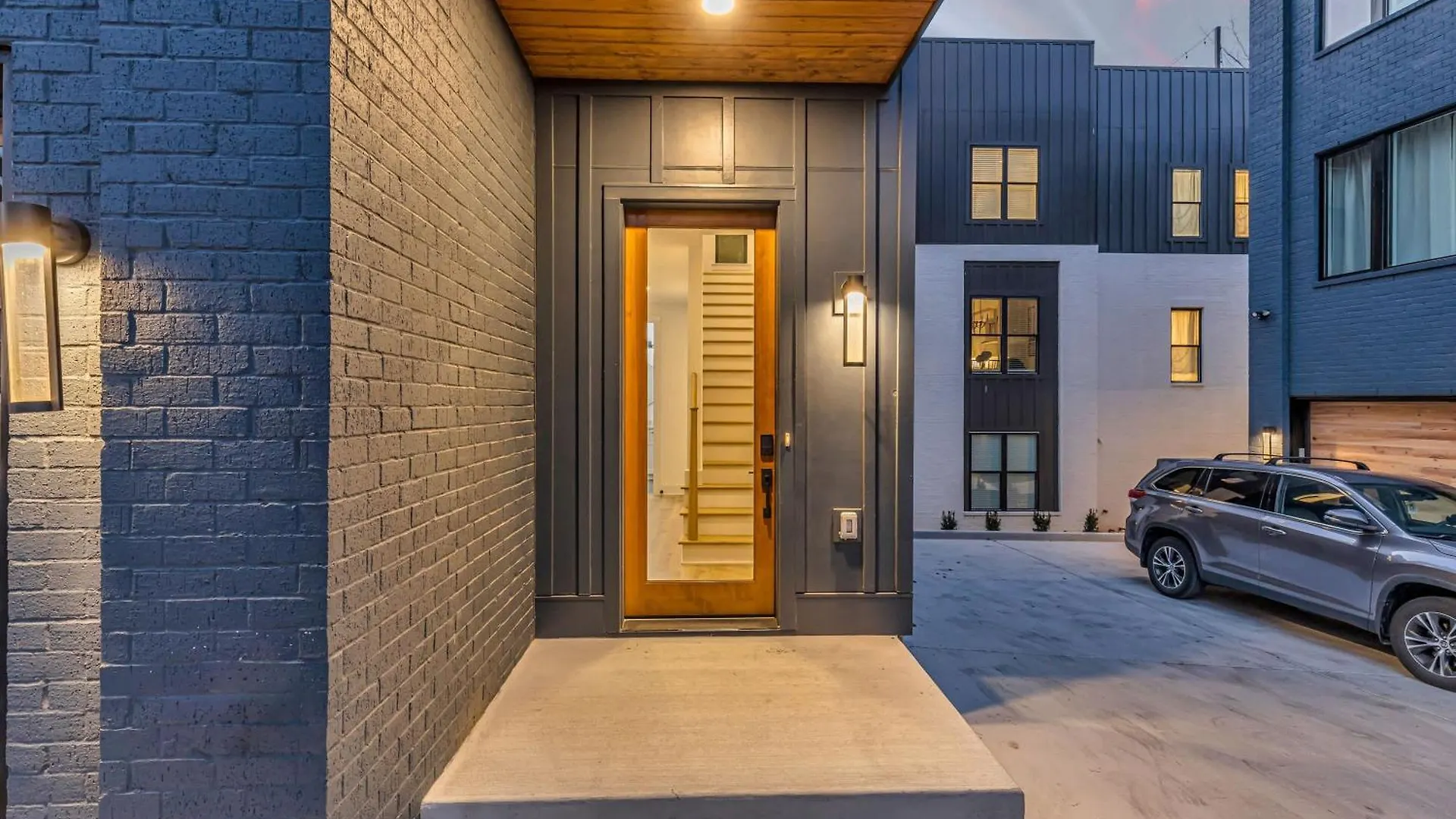 Luxury Hot Tub & Rooftop Deck Downtown Nashville
